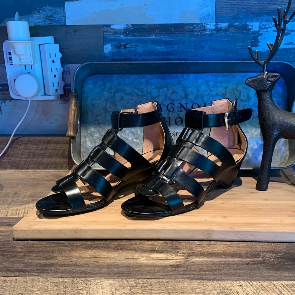 Beautiful black strappy wedges - Picture 2 of 5